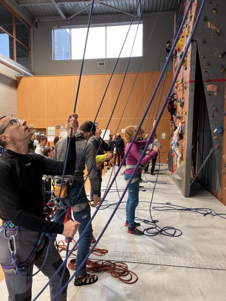 Escalade en famille autour de grenoble en salle 